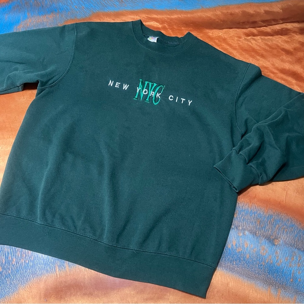 Vintage New York City Green Crewneck Sweatshirt embroidered NYC 90s large